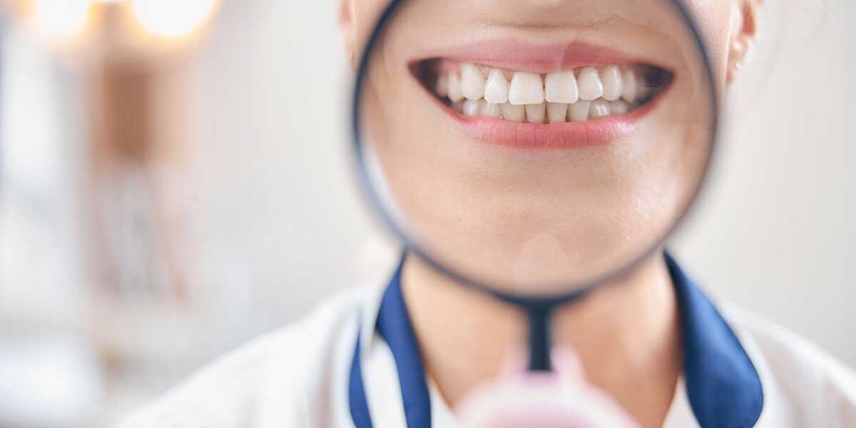 dentist holding a magnifying glass to her smile while explaining about the classification of teeth